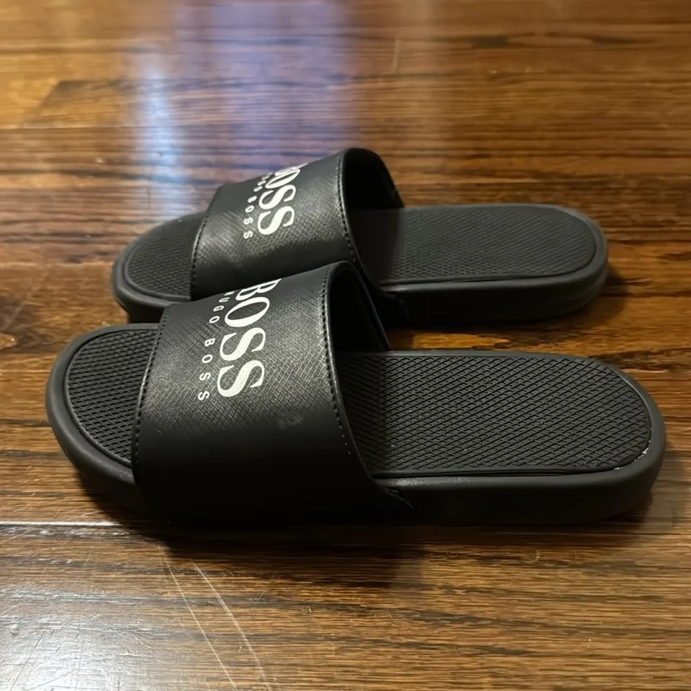 Boss Junior Kids Slide Sandals/Flip Flops Size‎ 2Y (US)